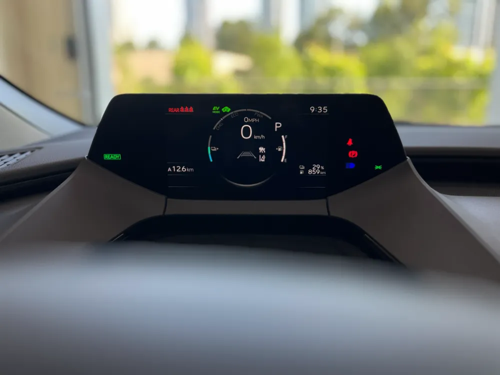 2023 toyota prius prime se white 1